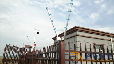 工廠周界安防選電子圍欄還是紅外對射？