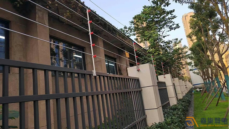 電子圍欄會被風(fēng)吹倒嗎？